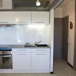 Appartement 2 Pieces Climatise Avec Terrasse Et Parking A Port-La-Nouvelle - Fr-1-229C-24