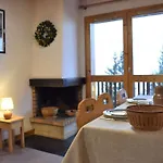 Appartement Cosy Avec Balcon, Proche Pistes Et Commerces - Meribel - Fr-1-180-66