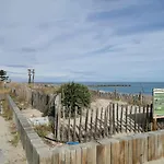 Appartement Refait A Neuf, Climatise Avec Vue Mer Et Montagne, Avec Place De Parking Privative