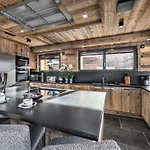 Chalet De Luxe Avec Jacuzzi, Salle Cinema Et Piscine Au Centre De Megeve - Fr-1-569-10