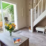 Charmante Villa Entierement Renovee, Dans Le Centre Du Village