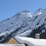 Chalet Typique Accueillant Jusqu'A 9 Personnes