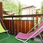 Appartement De Charme Renove Avec Belles Prestations, Au Pied Des Pistes A Val-D'Isere - Fr-1-694-228