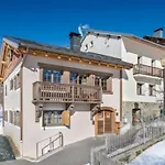 Chalet Chaleureux Familial Avec Spa, Sauna Et Proche Pistes A Meribel Village. - Fr-1-566-24