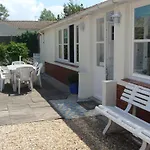 Maison Familiale A 100M De La Plage Avec Jardin Clos Et Parking, Pour 6 Personnes - Fr-1-535-11