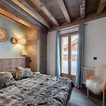 Chalet Entierement Renove Au Centre De Courchevel Village, Ideal Pour 10 Adultes Et 4 Enfants - Fr-1-562-50