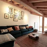 Chalet Avec Jacuzzi, Sauna, Acces Direct Aux Pistes Et Wifi - Fr-1-344-744