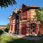 La Villa Des Rosiers