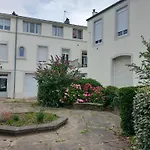 Studio 30 M2 Refait A Neuf Idealement Situe Centre Ville Et Plage