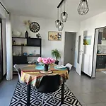 Appartement De Charme , Royan, Proche Mer Avec Balcon.