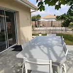 2 Maisons De 3 Et 2 Chambres Avec Grande Piscine Commune