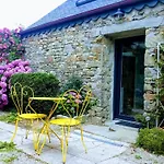 Charming Granite Stone Cottage Between Land And Sea, In St Pol De Leon