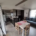Mobilehome 8 Personnes Avec Clim Situe Aux Sables Du Midi