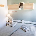 Gite Classe 3 Etoiles Dans Residence Standing Avec - Piscine Clim Parking Wifi Pret Velos - Menage Et Linge Non Inclus