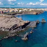 T2 Avec Parking, Grande Terrasse, Chambre Et Proche Plage - Quartier Mole - Fr-1-702-37