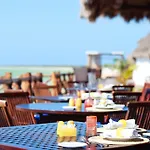 Rez De Jardin Avec Terrasse Acces Direct Plage, Clim