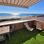 Front De Mer, Vue A 180° Sur La Mediterranee, Acces Direct Plage
