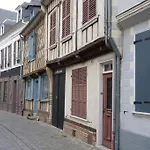 Les Valericaines - Studio En Plein Coeur De La Cite Medievale