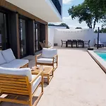 Beautiful Villa Close To The Seaside