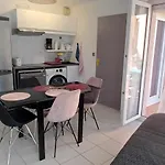 Pierres De Jade Appartement Avec Terrasse En Residence Avec Piscine - Parking Wifi