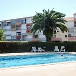 Appartement Avec Acces Piscine, Proximite Mer