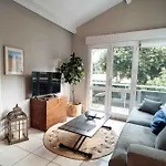Cozy Apartment By The Sea