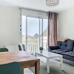 Cabourg - 2 Pieces Avec Balcon Et Parking- Hyper Centre Et Plage