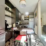 Appartement T2 Lumineux Pres Des Thermes, Calme Et Confort, 2 Etoiles, Avec Balcon Et Parking - Fr-1-503-71