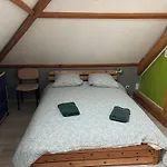 A L'Oree Du Bois