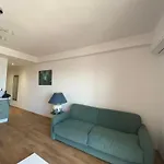 T2 La Singuliere