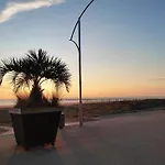 Appartement Bord De Mer Avec Balcon Et Parking - Fr-1-652-28