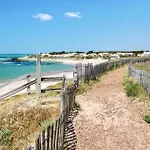 Cozy Home In Bretignolles-Sur-Mer With Kitchen