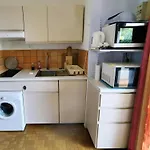 Villa Mitoyenne Avec Piscine, Parking, Climatisation Et Proche Mer, Ideale Pour 4 Personnes - Fr-1-607-89