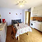 Villa Mitoyenne Avec Piscine, Parking, Climatisation Et Proche Mer, Ideale Pour 4 Personnes - Fr-1-607-89