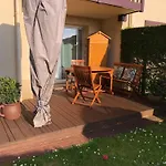 Touques Avec Terrasse, Jardin Et Piscine