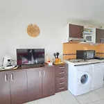 Appartement 2 Pieces Avec Terrasse, Parking Et Acces Direct A La Plage A Marseillan - Fr-1-326-816