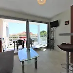 Beau 2 Pieces Pour 5 Pers. Avec Parking, Piscine Et Loggia, A 400M De La Plage A Palavas - Fr-1-559-14