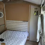 Chalet Et Caravane Sur Terrain Prive , Mer A Pied