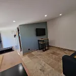 Au Petit Ilet