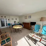 Appartement T3 Avec Balcon, Garage Et Cuisine Equipee - Fr-1-197-417