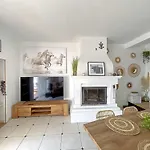 Maison De Village Climatisee 4 Pers Avec Cour Privative Au Coeur Des Saintes-Maries-De-La-Mer - Fr-1-475-112