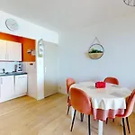 Panoramic View Face Mer