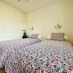 Appartement Spacieux Idealement Situe Sur Le Remblai Des Sables Dolonne