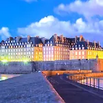 Cocoon With Garden In Saint-Malo