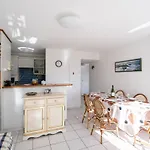 Carnac: Appartement 3P Avec Piscine Chauffee, Terrasse Et Parking, A 1 Km De La Plage - Fr-1-477-245