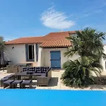 Belle Villa, Avec Jardin Piscine Jacuzzi Et Sauna