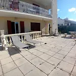 Bas De Villa Avec Jardin Et Piscine Proche Plages Calanques