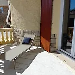 Bas De Villa Avec Jardin Et Piscine Proche Plages Calanques