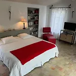 Ma Chambre D'Amis