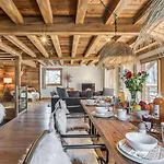 Chalet Eisstock